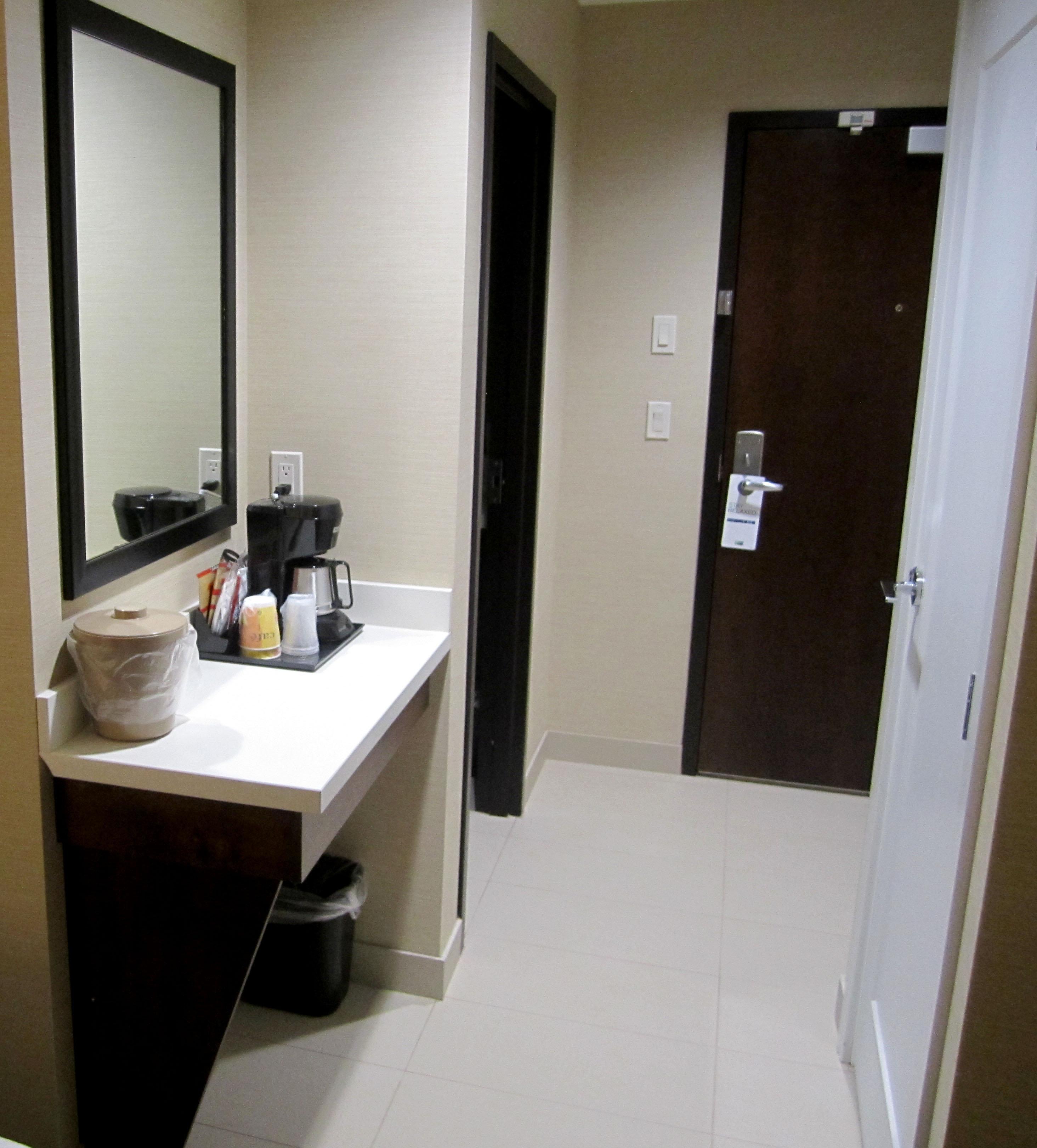 Holiday Inn Express Golden-Kicking Horse By Ihg Экстерьер фото