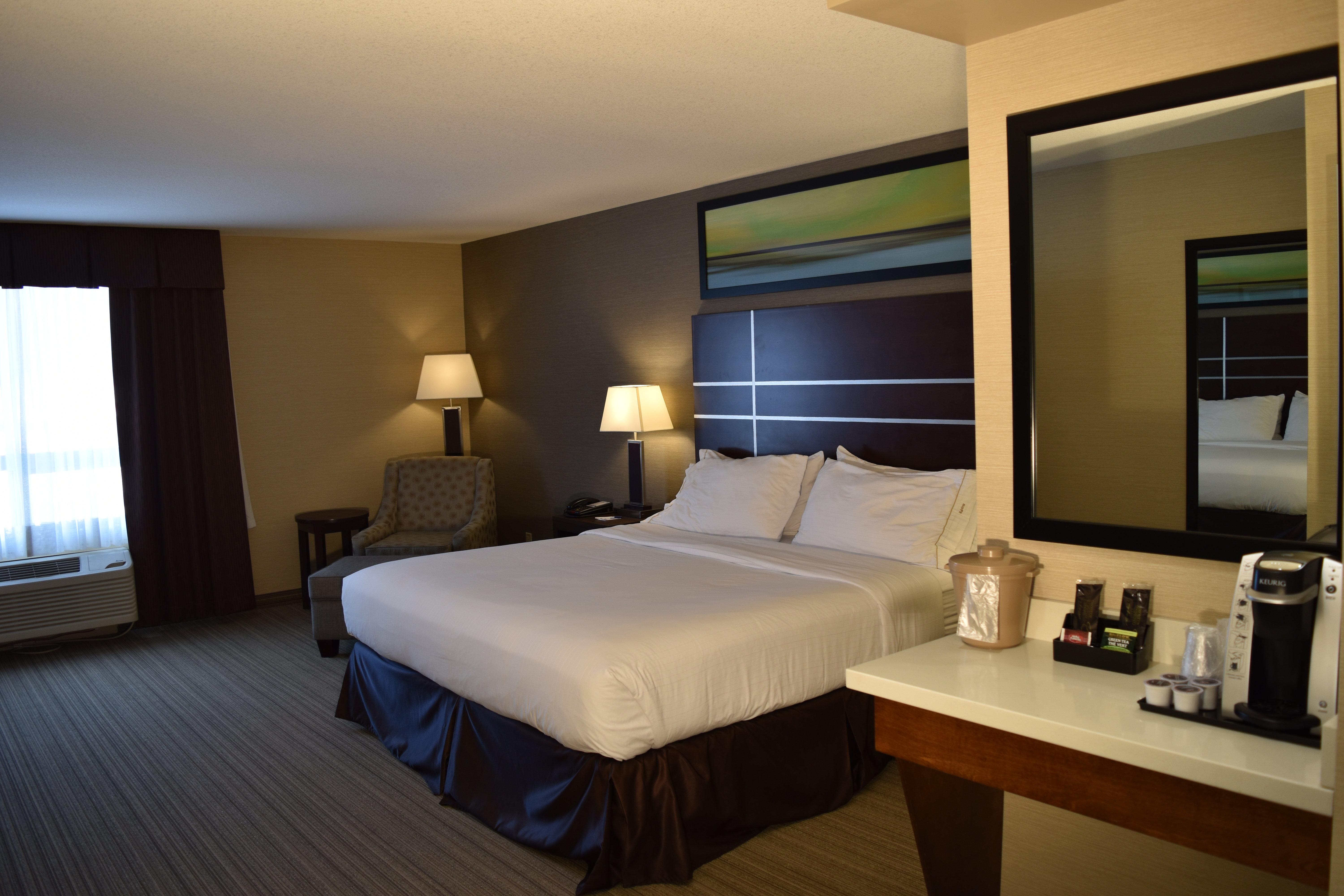 Holiday Inn Express Golden-Kicking Horse By Ihg Экстерьер фото