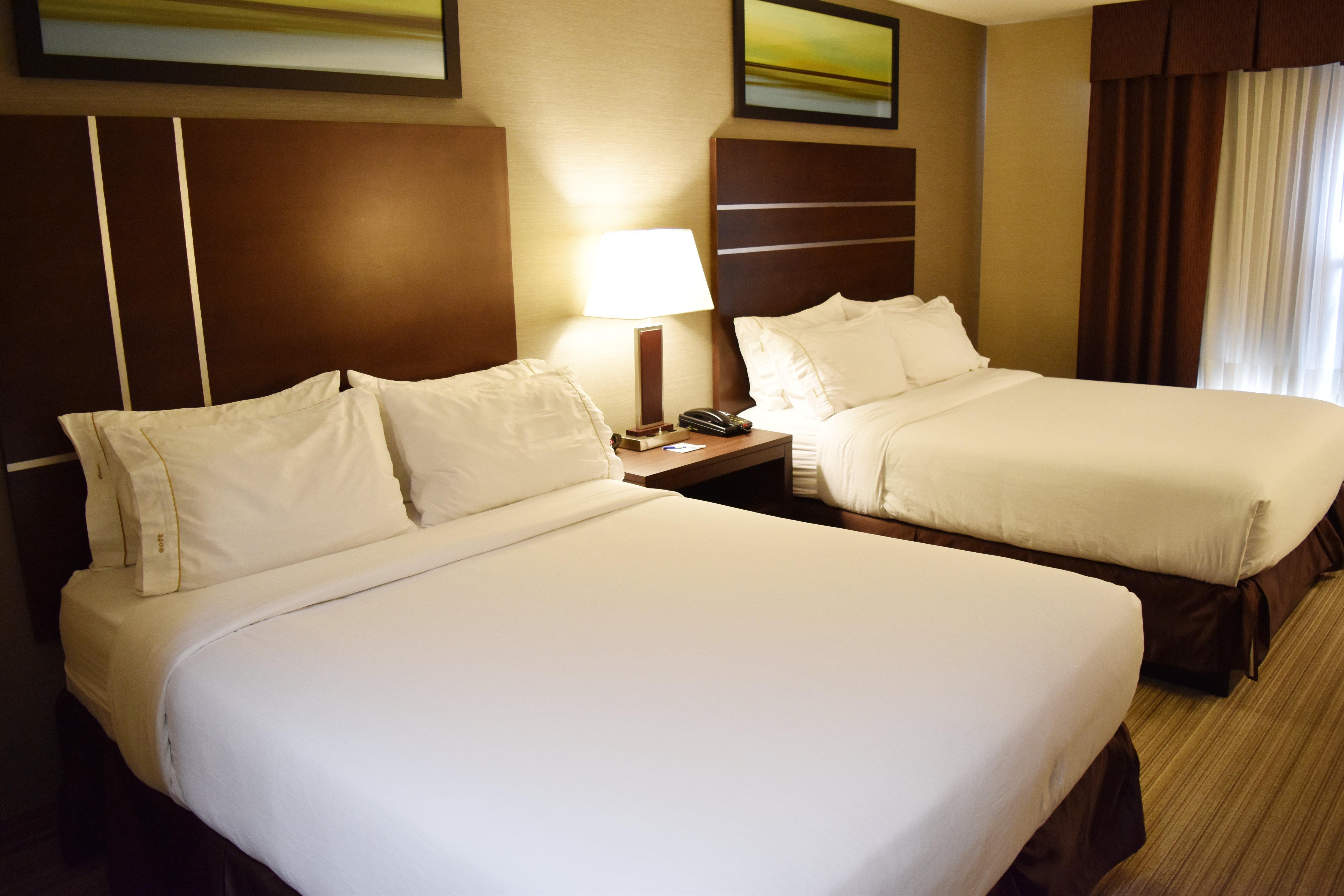 Holiday Inn Express Golden-Kicking Horse By Ihg Экстерьер фото