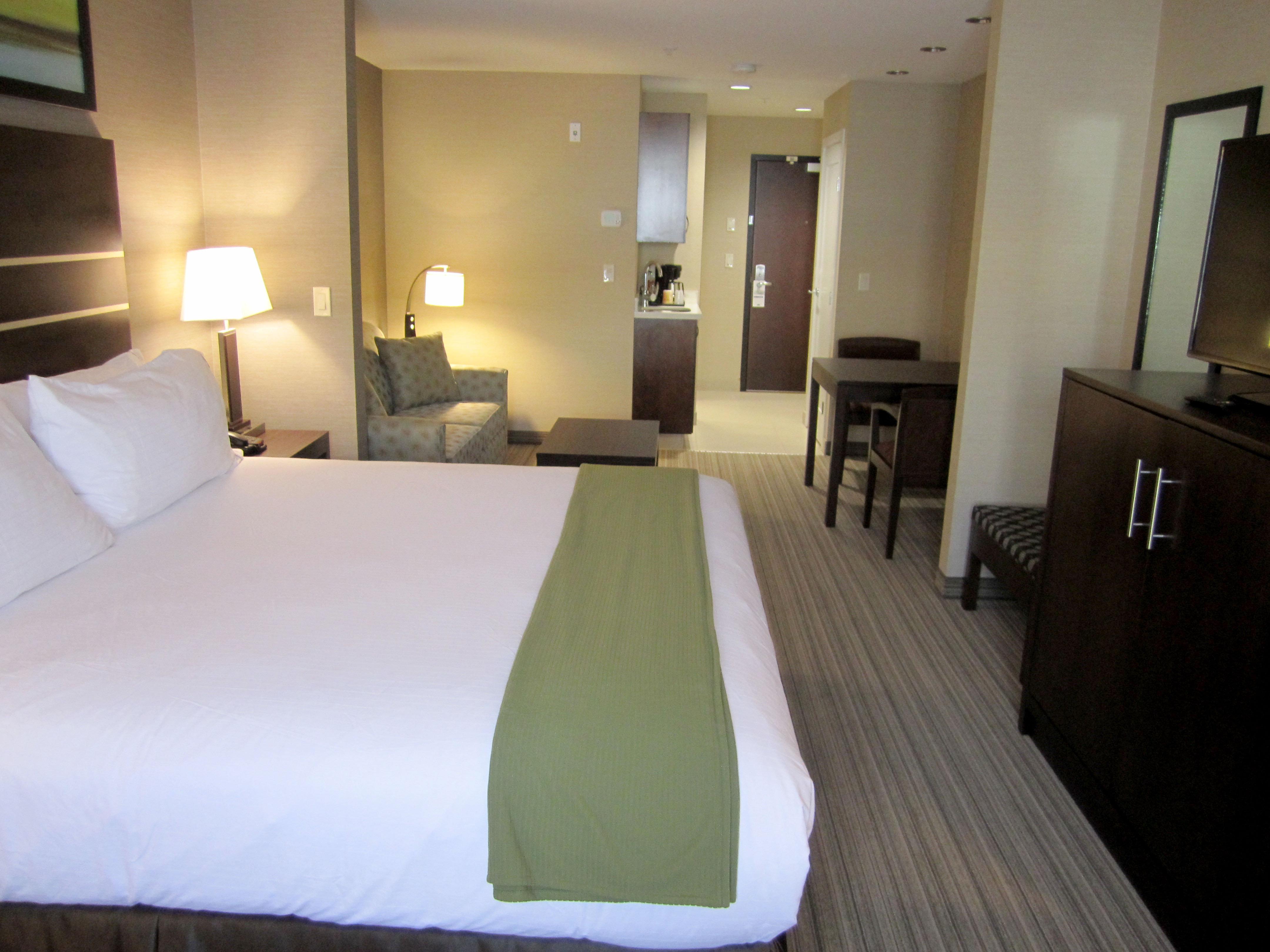 Holiday Inn Express Golden-Kicking Horse By Ihg Экстерьер фото