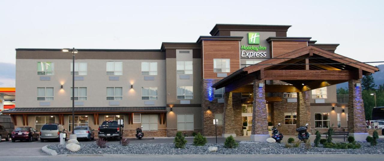 Holiday Inn Express Golden-Kicking Horse By Ihg Экстерьер фото
