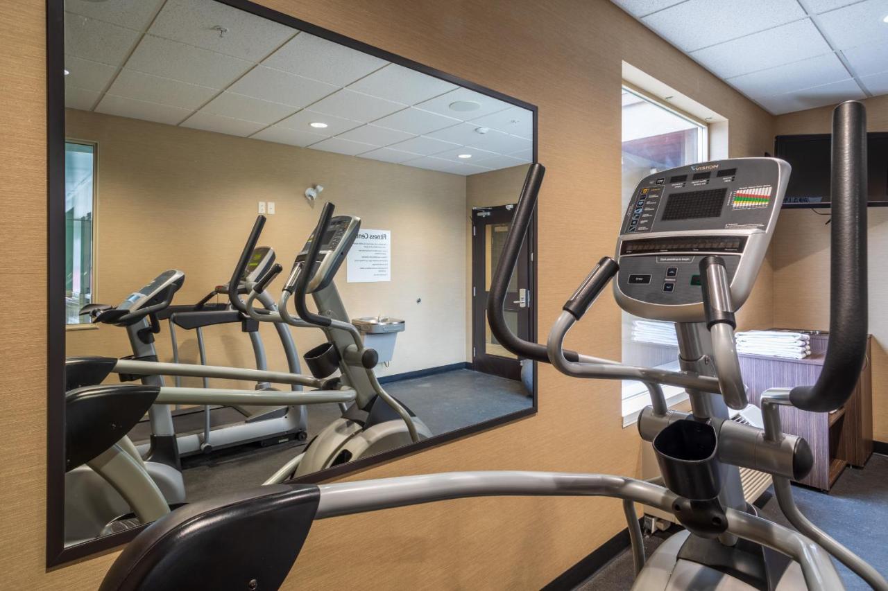 Holiday Inn Express Golden-Kicking Horse By Ihg Экстерьер фото
