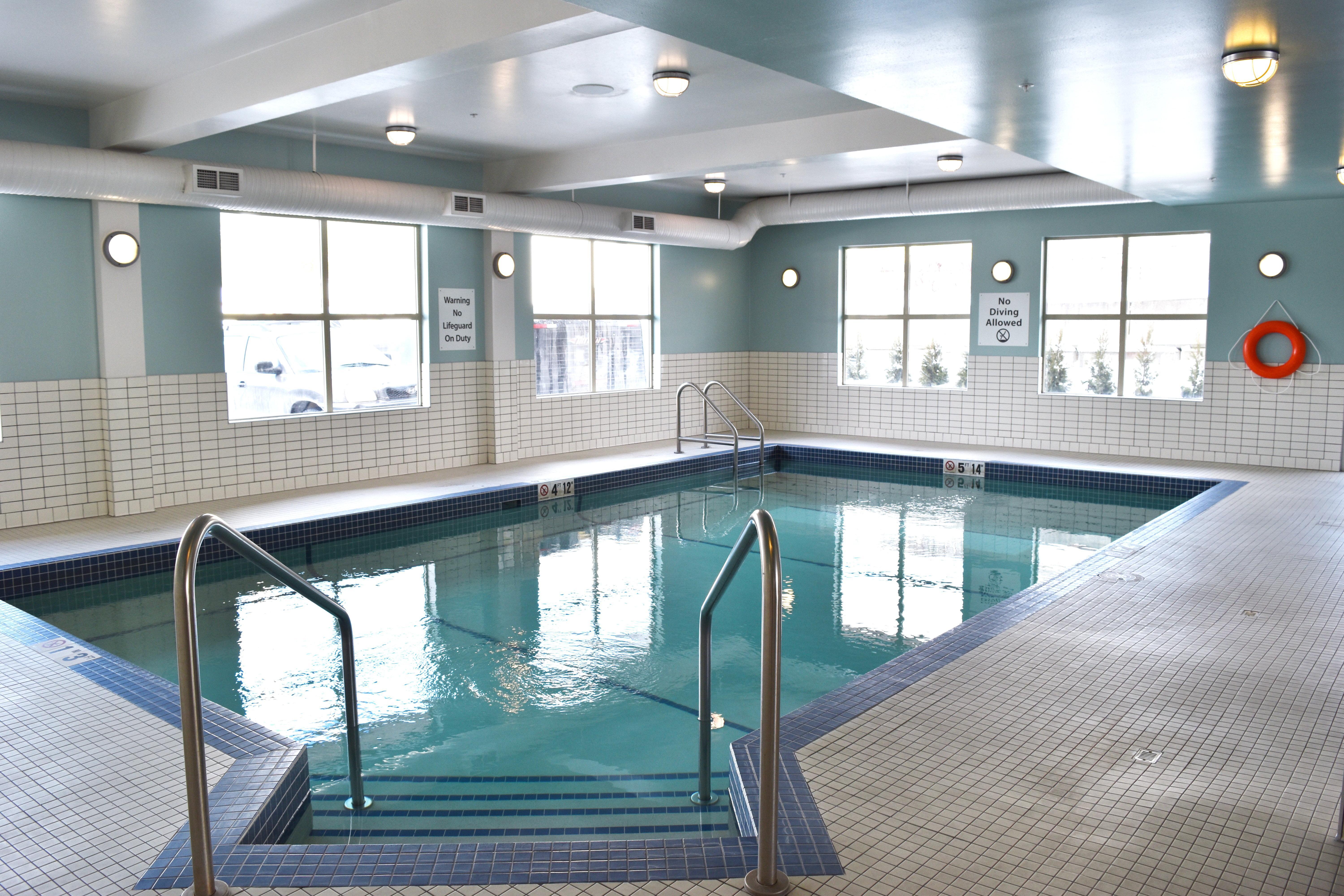 Holiday Inn Express Golden-Kicking Horse By Ihg Экстерьер фото