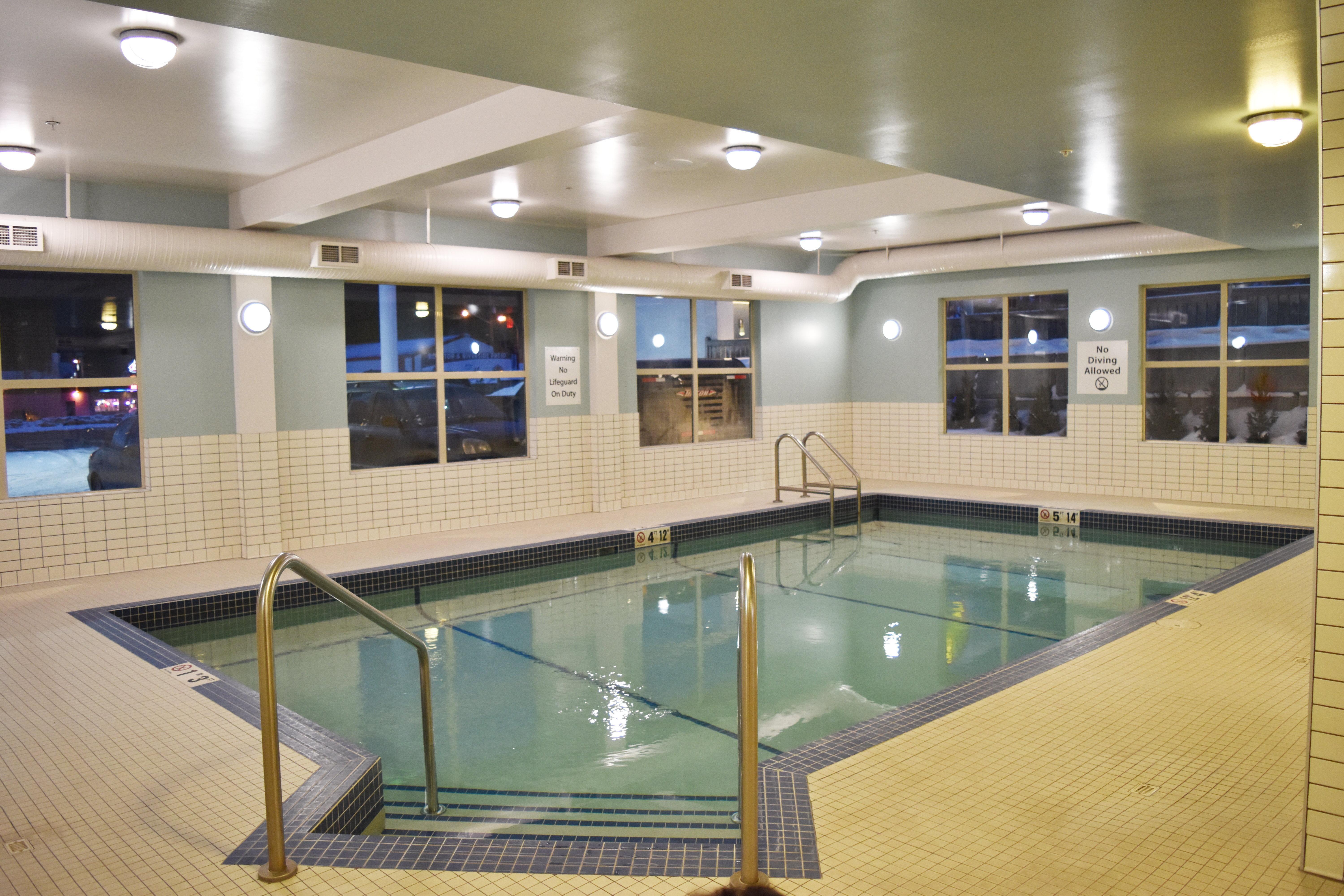 Holiday Inn Express Golden-Kicking Horse By Ihg Экстерьер фото
