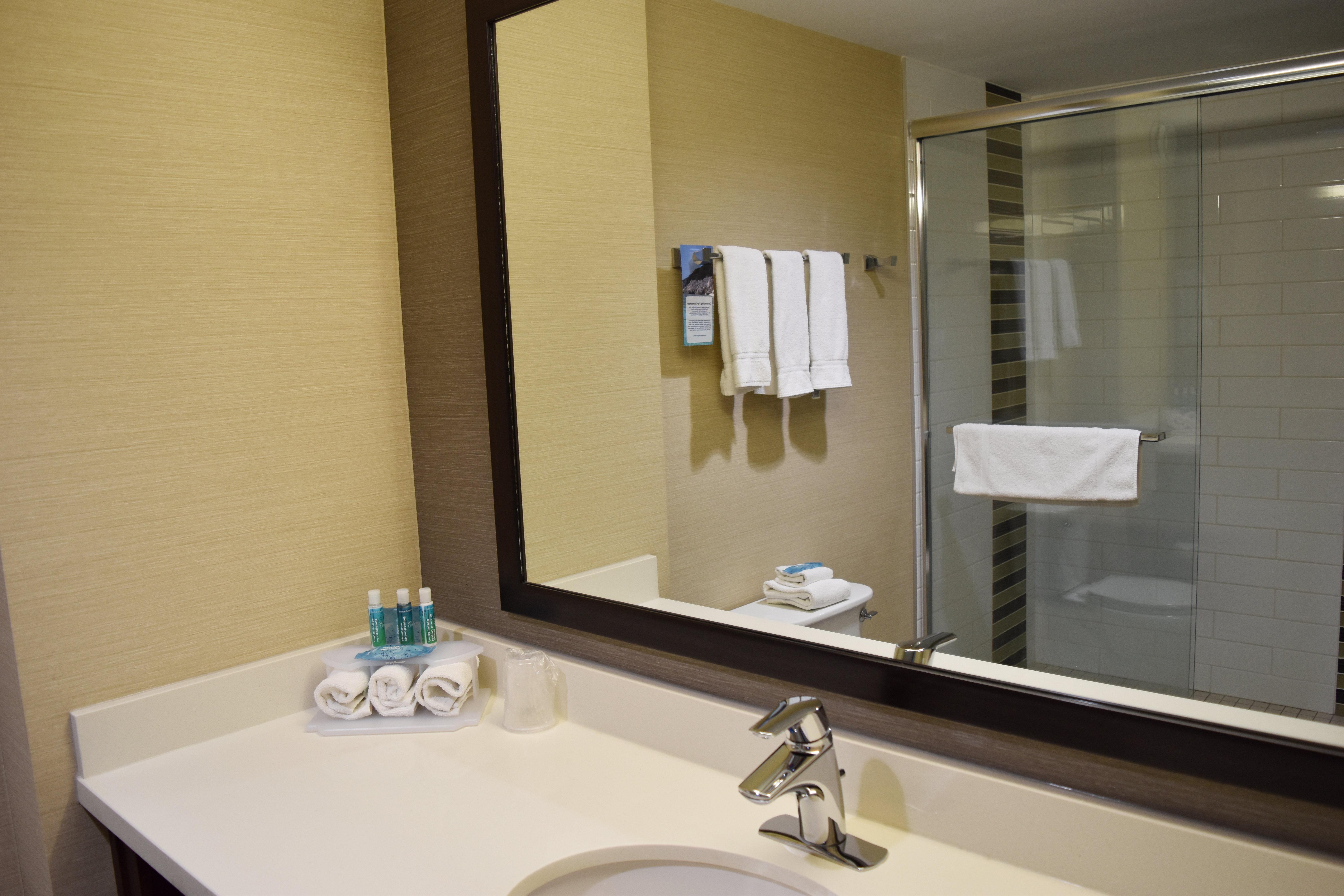 Holiday Inn Express Golden-Kicking Horse By Ihg Экстерьер фото