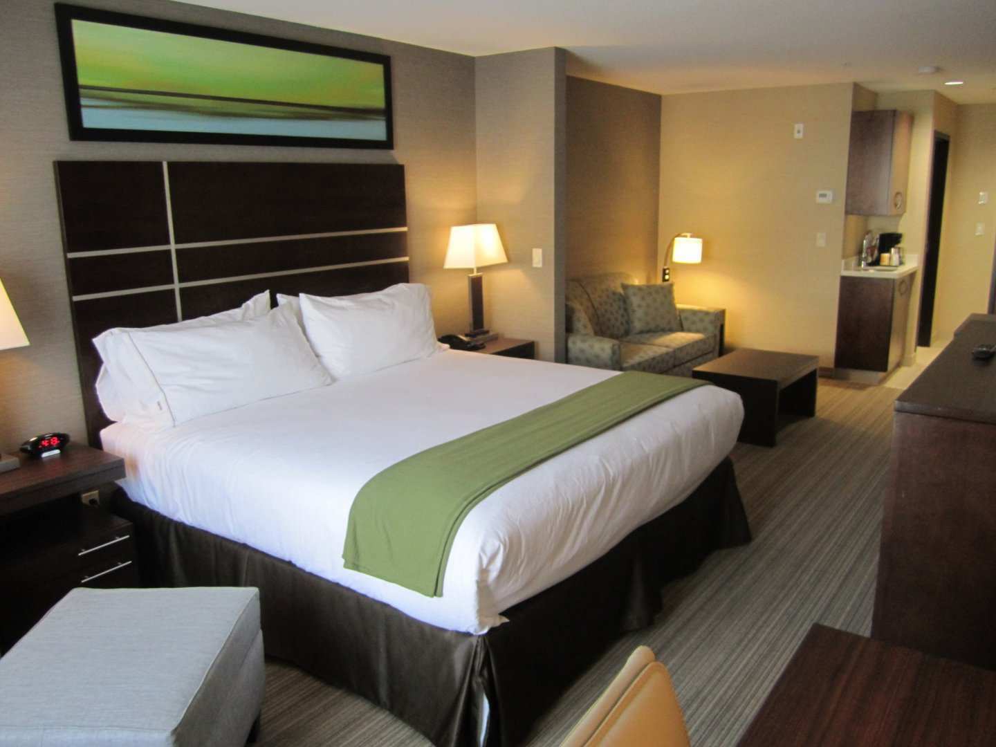 Holiday Inn Express Golden-Kicking Horse By Ihg Экстерьер фото